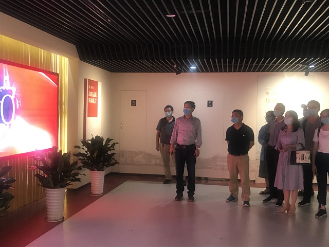 参观学习.JPG