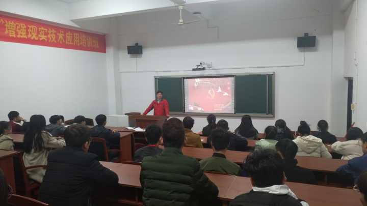 书记在讲话.jpg 书记在讲话.jpg