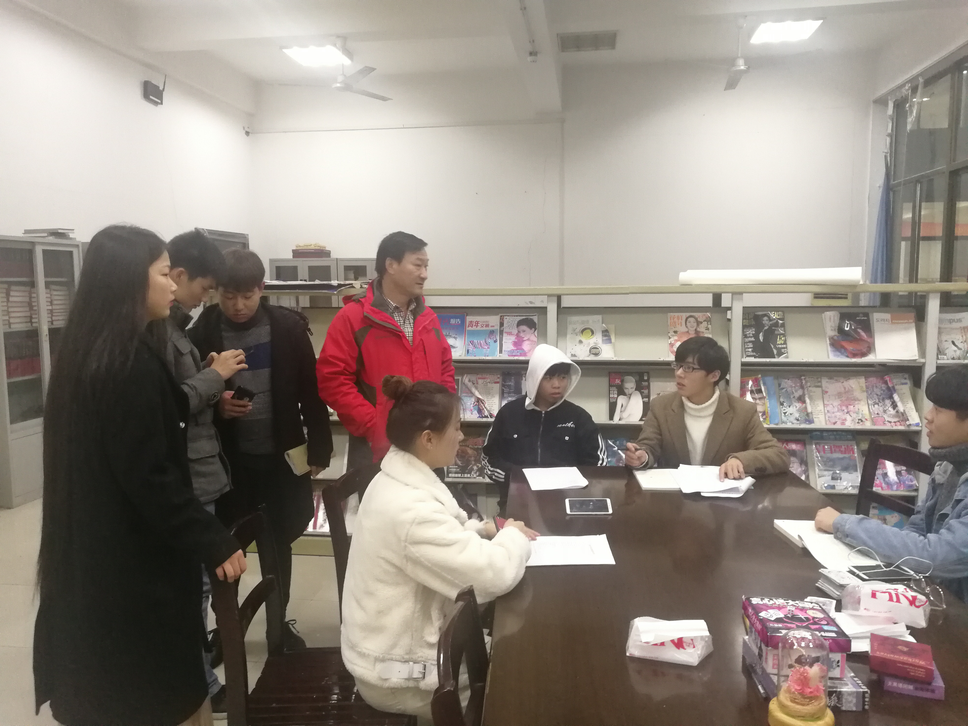走访值班室.jpg 走访值班室.jpg