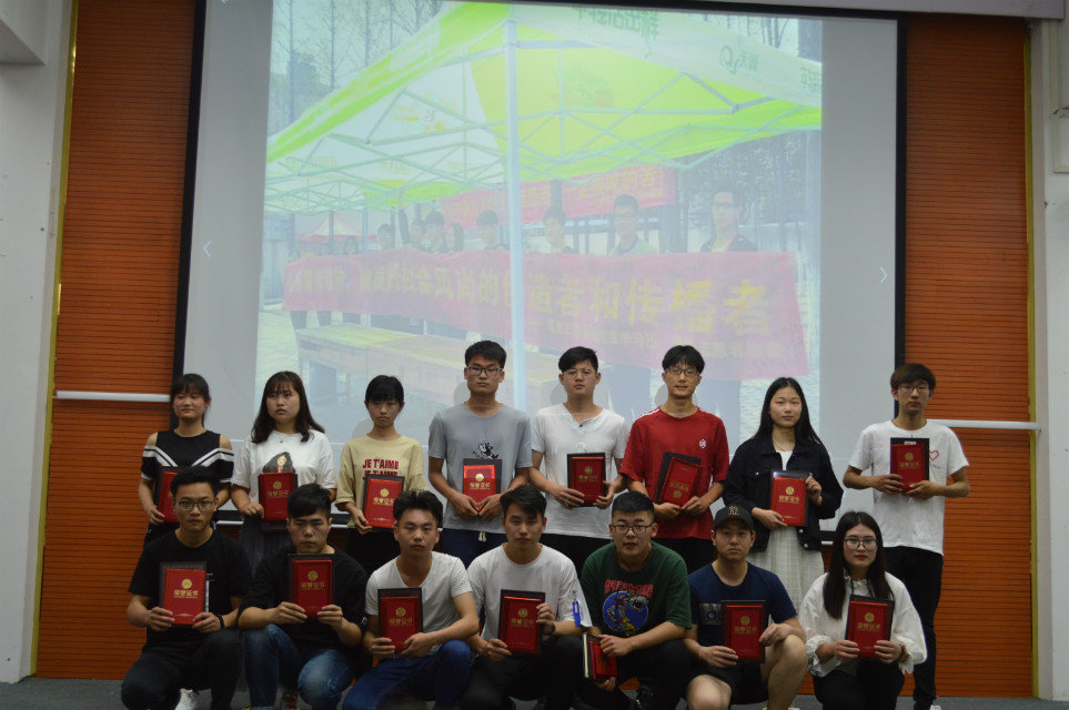 五四青年表彰大会(2).jpg