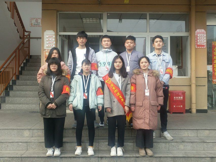 志愿者们合照留念.jpg 志愿者们合照留念.jpg